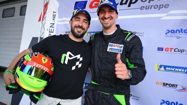 Jorge Cabezas, a la derecha, con su compañero Iván Velasco.