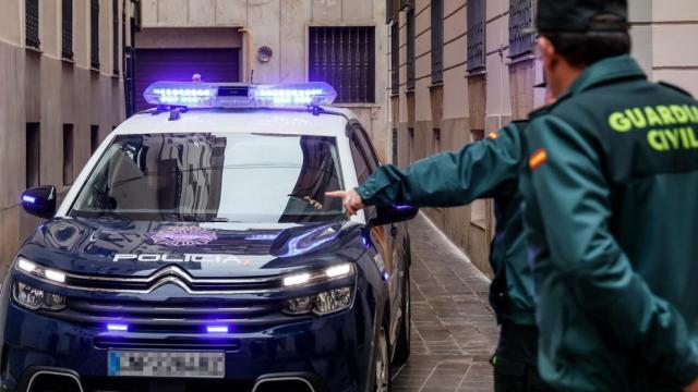 Agentes de la Guardia Civil y la Policía.