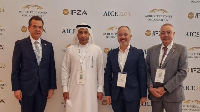 David Regades ha iniciado contactos con inversores internacionales para nuevos proyectos en la cumbre de las zonas francas del mundo en Dubái.