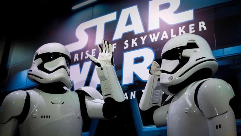Aficionados de Star Wars durante un maratón en un cine de EEUU.