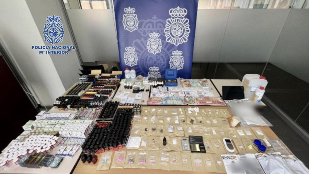 Imagen de la Policía de las drogas intervenidas en los registros.