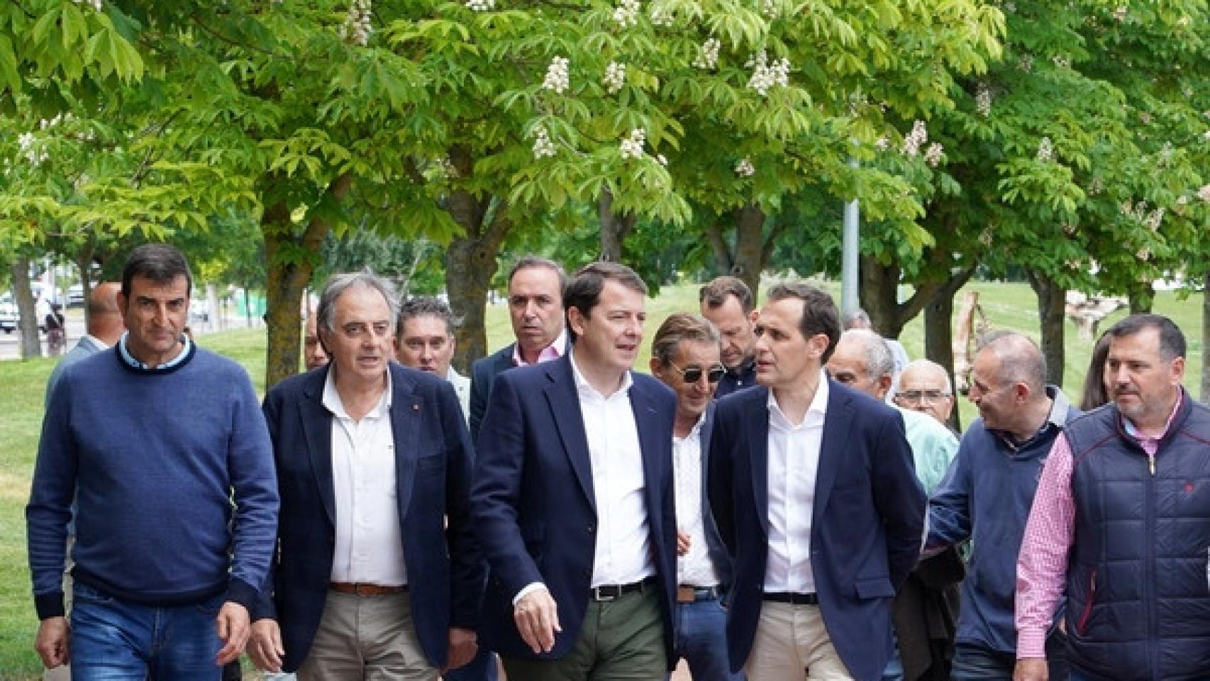 Miriam Chacón / ICAL . El presidente del PP de Castilla y León, Alfonso Fernández Mañueco, visita Laguna de Duero (Valladolid), junto al presidente provincial del PP, Conrado Íscar, y el candidato ‘popular’ al Ayuntamiento, de la localidad, Avelino Álvarez