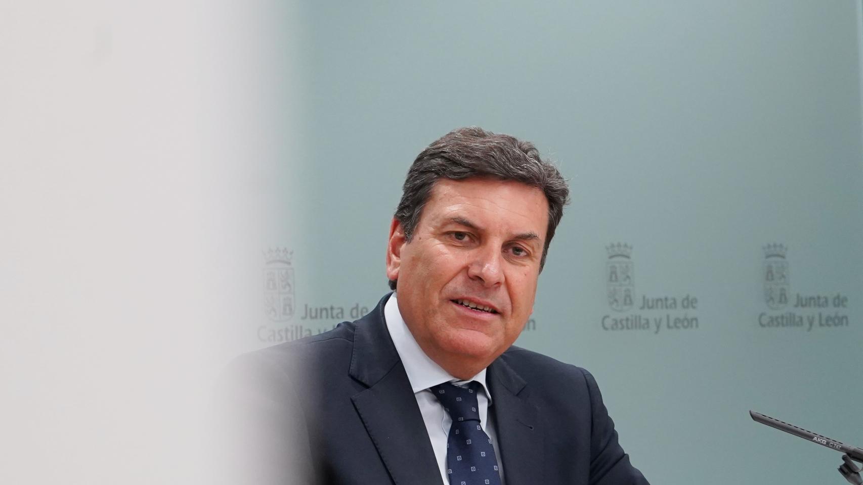 El consejero de Economía y Hacienda y portavoz, Carlos Fernández Carriedo, comparece en rueda de prensa posterior al Consejo de Gobierno.