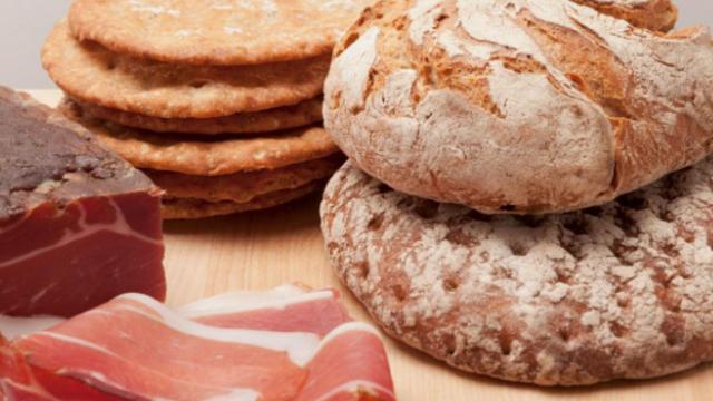 Carbohidratos y grasas: ambos tienen efectos diversos en la longevidad.