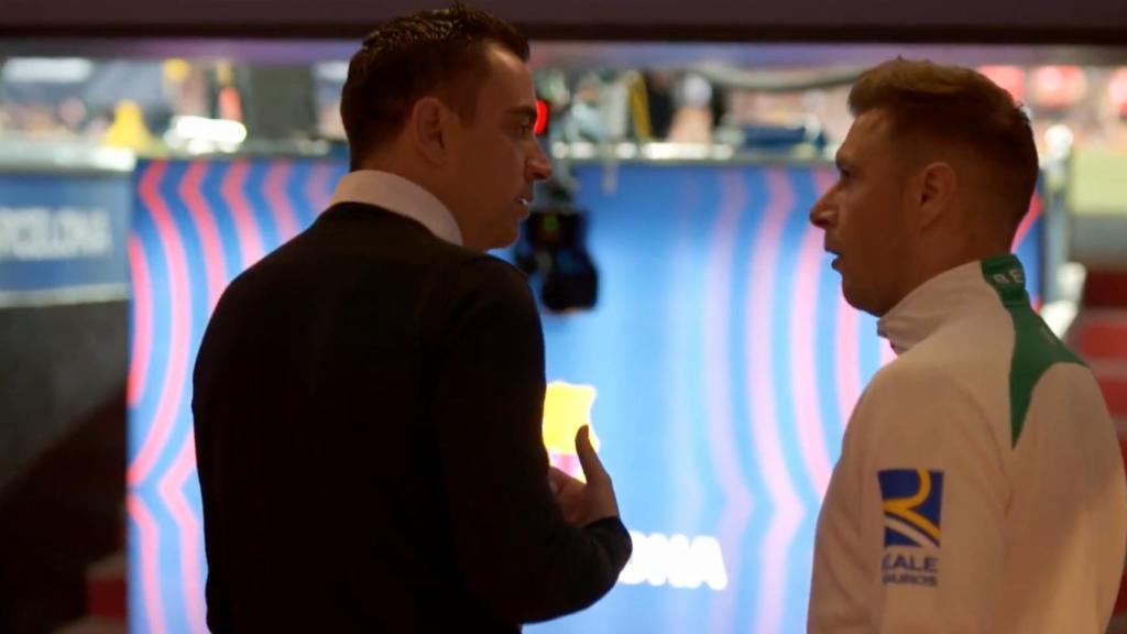 La conversación entre Xavi y Joaquín en el Camp Nou