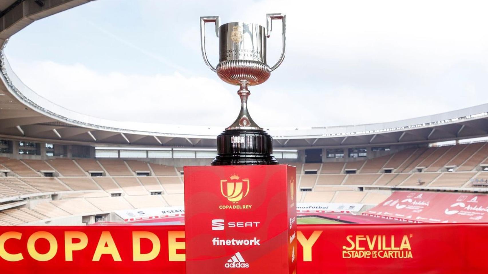 El trofeo de Copa del Rey, en el Estadio de La Cartuja.
