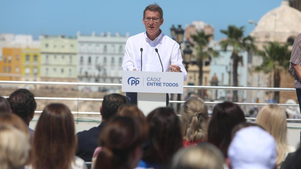 El presidente del PP, Alberto Núñez Feijóo, en Cádiz este jueves.