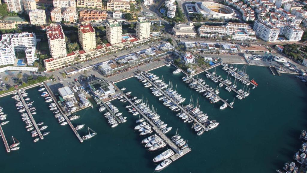 Vistas del puerto de Estepona.