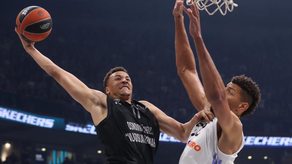 Tavares, en una acción defensiva.