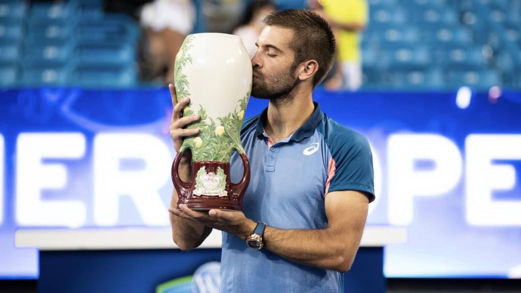 Borna Coric celebra con el título del Masters 1.000 de Cincinnati 2022