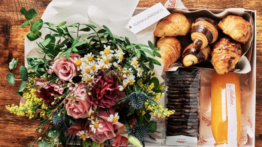 Desayuno Croissants & Flowers by Elena Suárez