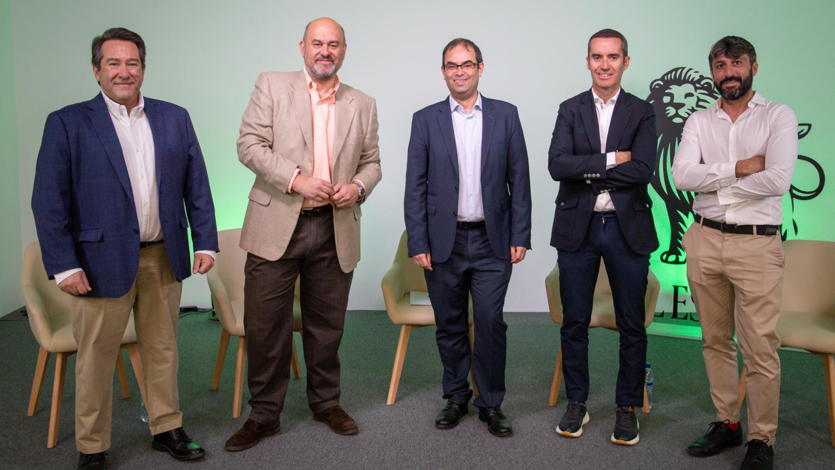 De izquierda a derecha: David Domínguez (HORECADATA), Javier Álvarez (HEINEKEN), Alfonso Muñoz (EL ESPAÑOL), José Manuel García (GRUPO AZOTEA) y Dioni Peñuelas (BEBIDAS PEÑUELAS)