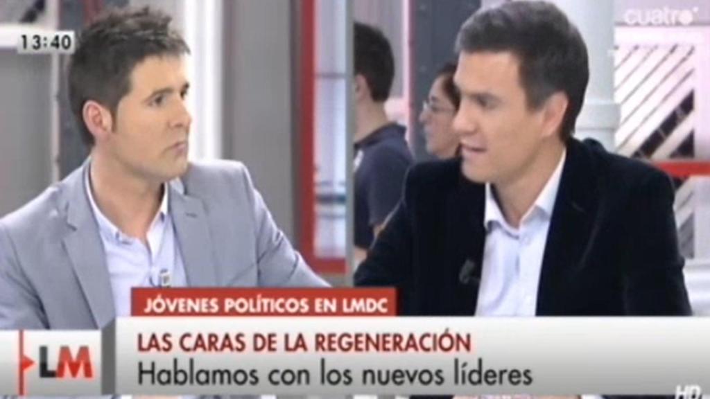 Jesús Cintora y Pedro Sánchez en 'Las mañanas de Cuatro' el 6 de mayo de 2013.