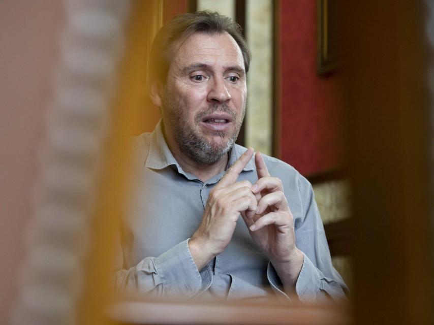 Óscar Puente, durante la entrevista, en la alcaldía de Valladolid.