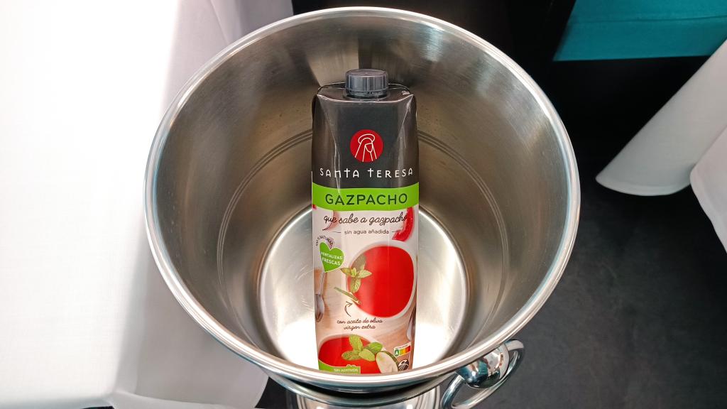 El bote de gazpacho de Santa Teresa.