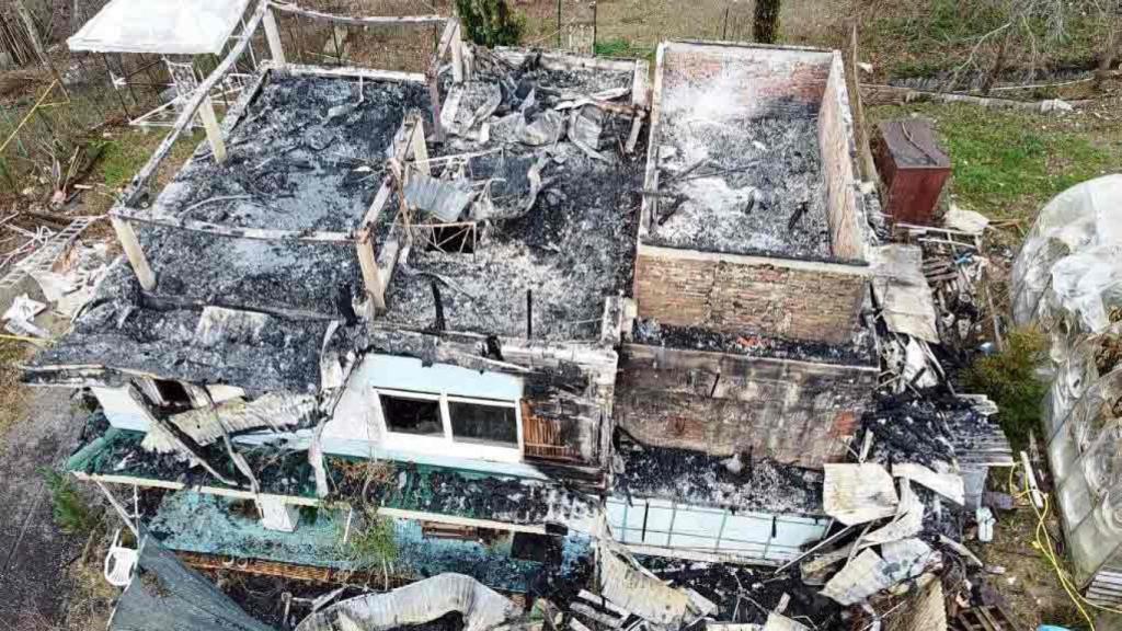 Vista aérea de la casa de Andrei Paniusnkin en Krasnodar. La quemaron hombres de Wagner cuando él estaba ya oculto en Cataluña.
