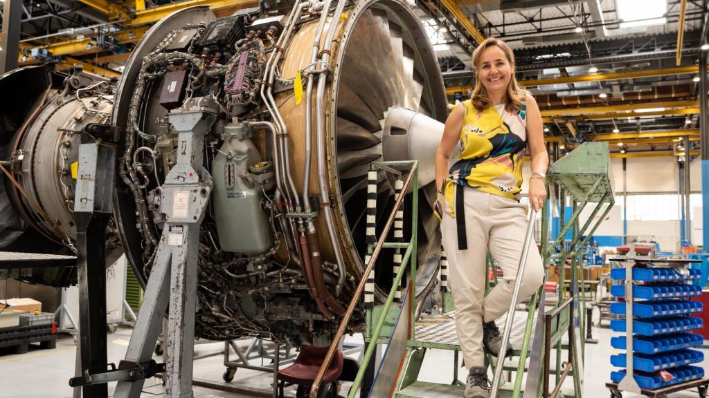 Eylo González en el taller de Motores de Iberia en La Muñoza (Madrid).