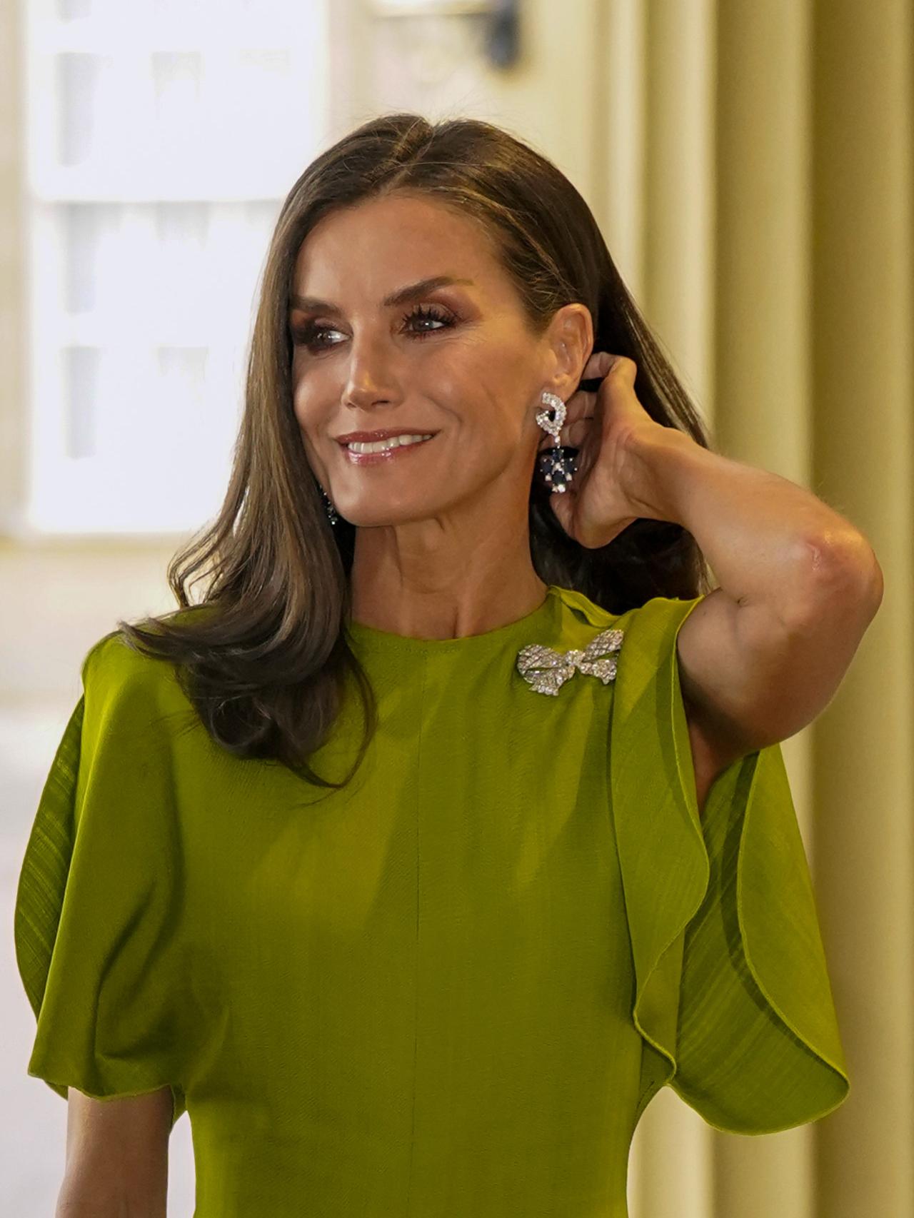 La reina Letizia con joyas históricas en la recepción en Buckingham.