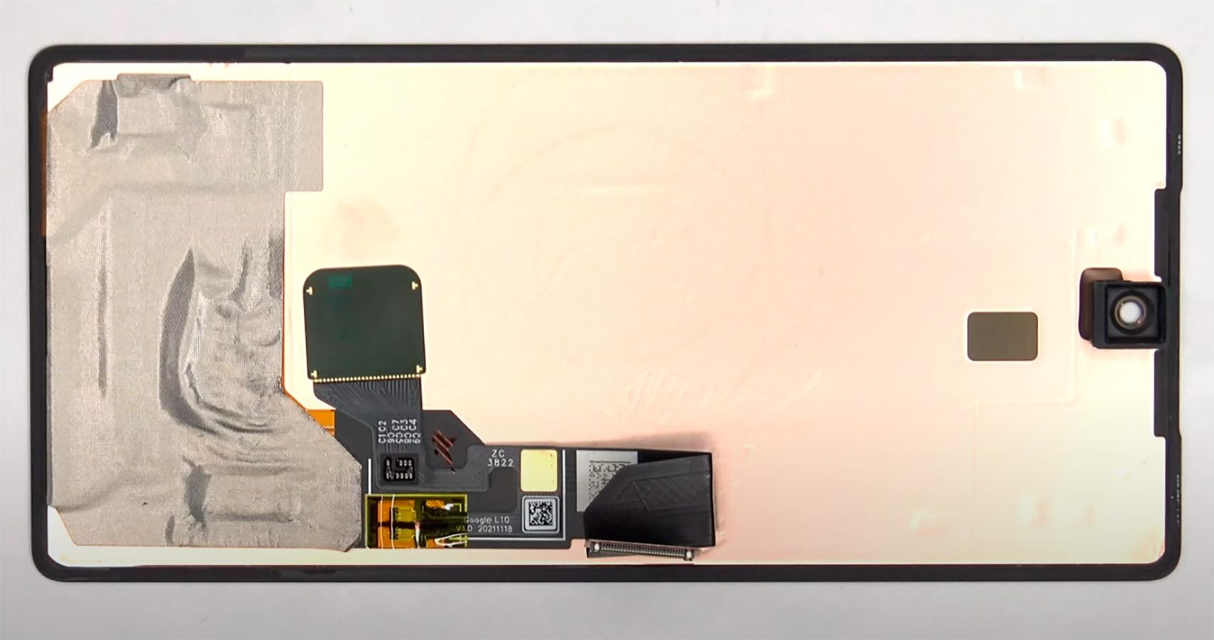 El frontal al descubierto del Pixel 7a