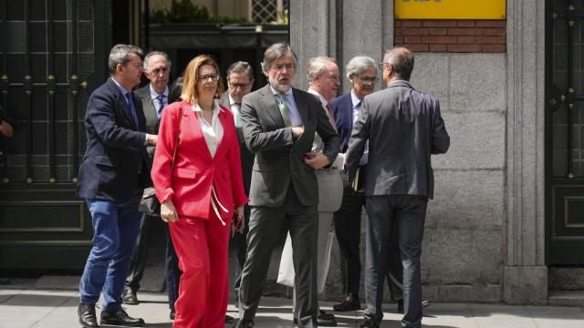 Jueces, fiscales y vocales del CGPJ, el pasado viernes en la puerta del Ministerio de Justicia./