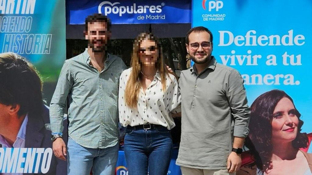 Daniel Marbán (derecha), junto a compañeros de Nuevas Generaciones.