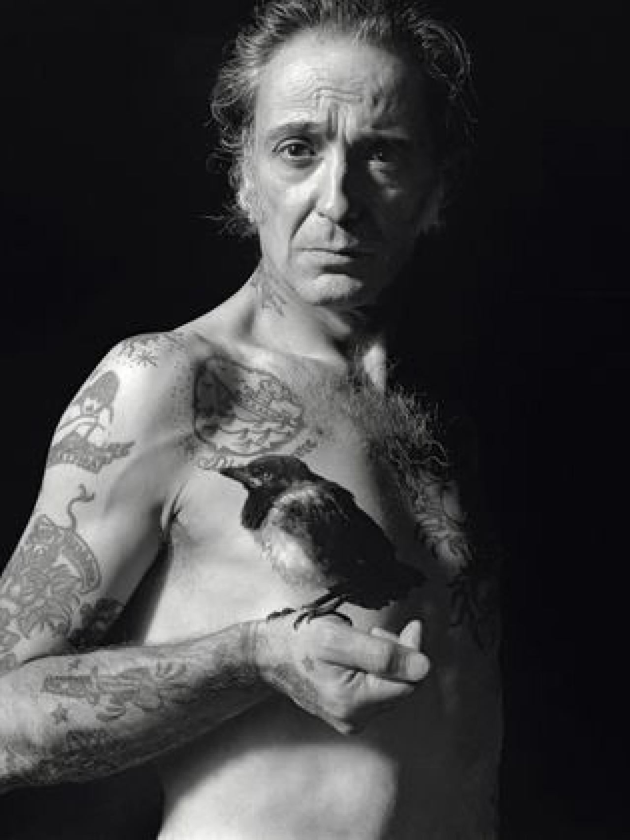 Alberto con su urraca, en un autorretrato antiguo.