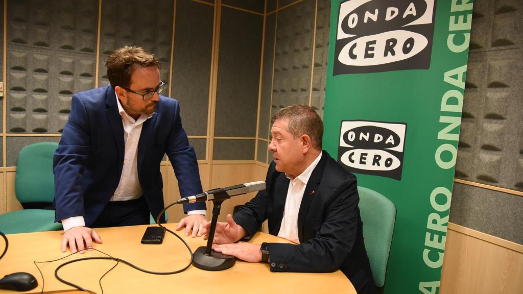 El periodista Javier Ruiz y Emiliano García-Page.
