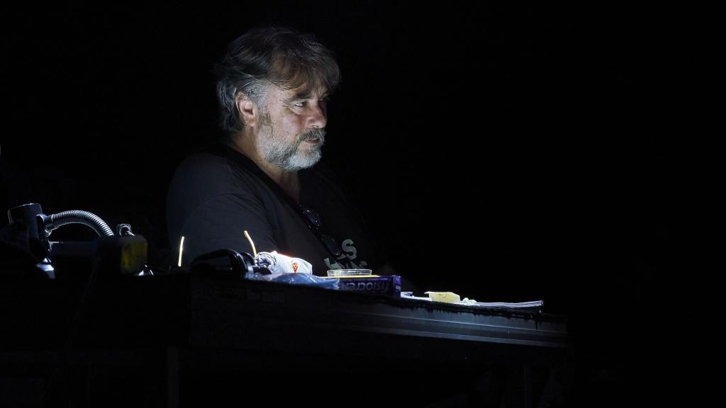 Andrés Lima supervisa un ensayo de 'Paraíso perdido'. Foto: David Ruano