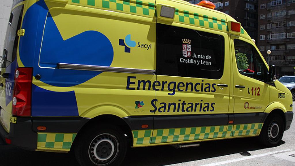 Imagen de una ambulancia medicalizada de Sacyl.