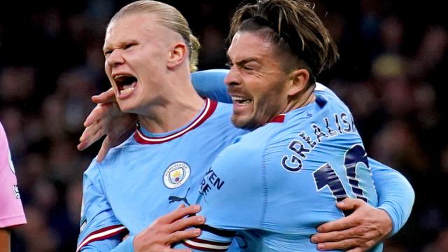 Erling Haaland, celebrando un gol del Manchester City con Jack Grealish