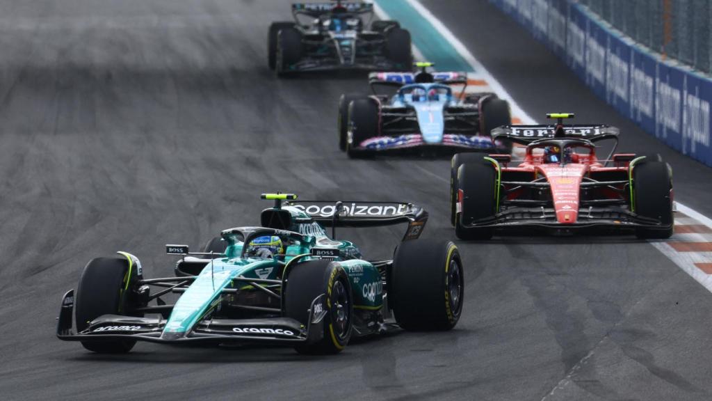 Fernando Alonso y Sainz durante el Gran Premio de Miami.