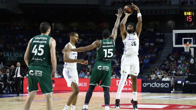 Triple de Yabusele, durante el Real Madrid - Unicaja de la Liga Endesa 2022/2023