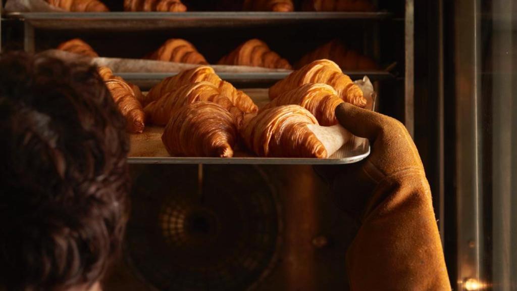Horneando croissants en Panem.