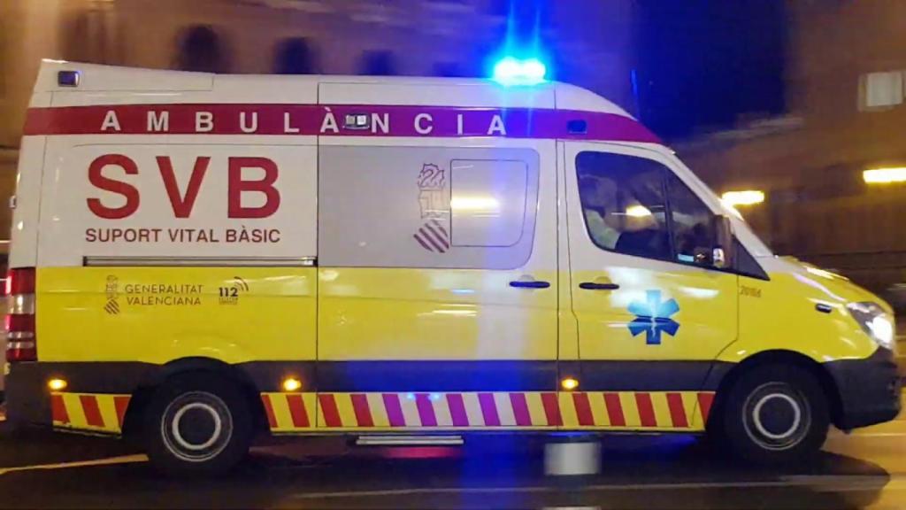 Imagen de archivo de una ambulancia de SVB de la Comunidad Valenciana.