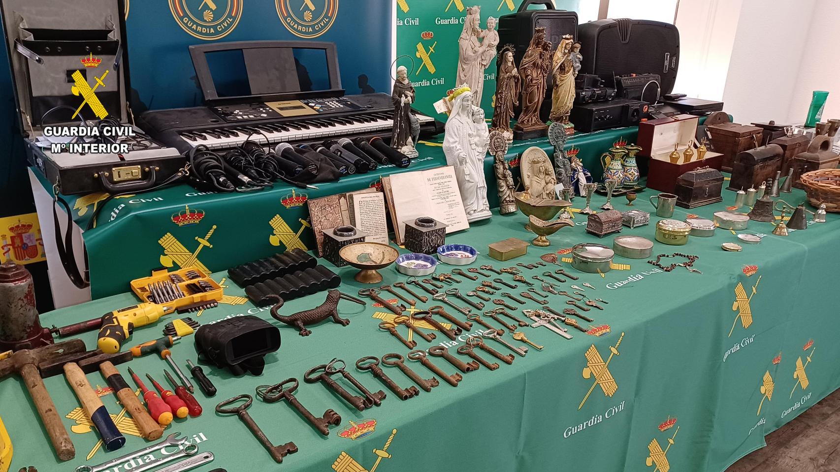 Efectos intervenidos por la Guardia Civil en el domicilio de la pareja