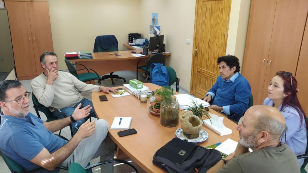 A la derecha, de azul, Fidel Cordero, candidato a la alcaldía de Talavera de la Reina