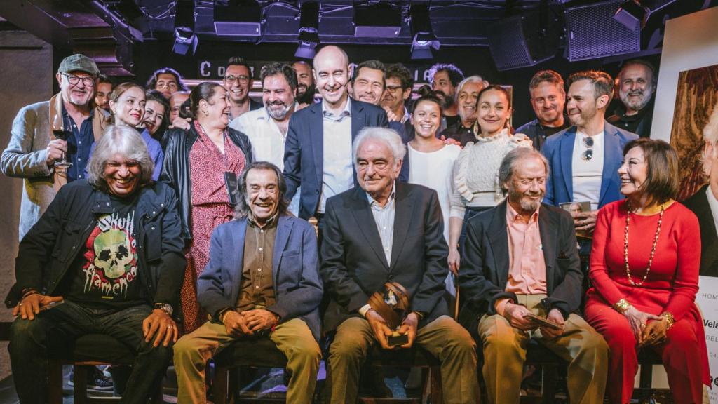 Velázquez-Gaztelu, en el Corral de la Morería, junto a figuras del flamenco como José Mercé, Blanca del Rey, Pepe Habichuela, Serranito...