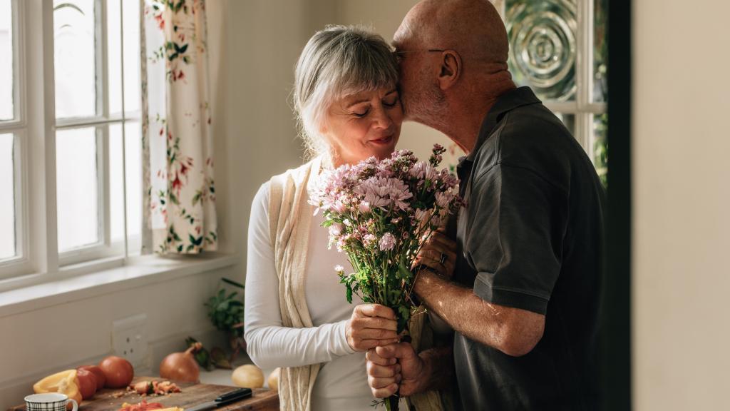 ¿Cómo 'avivar la llama' de las relaciones en la tercera edad?