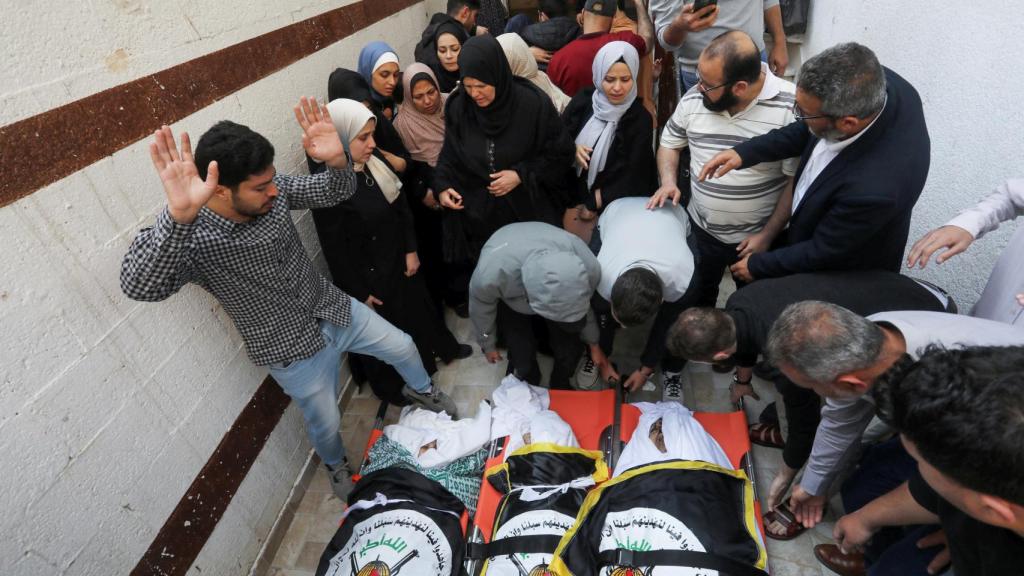 Asistentes al funeral de Tareq Izzeldeen, alto comandante de la Yihad Islámica Palestina.