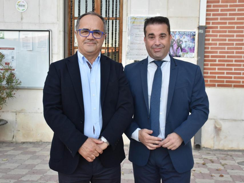 Florencio Carrera junto al alcalde de Valdestillas, Alberto Sanz