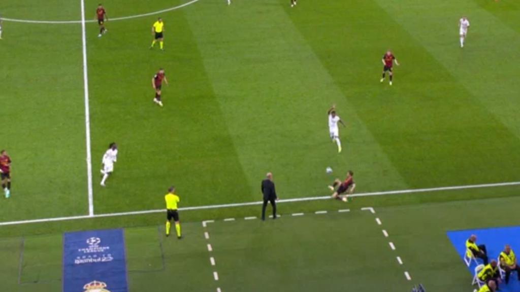 Posible salida del balón antes del gol del City