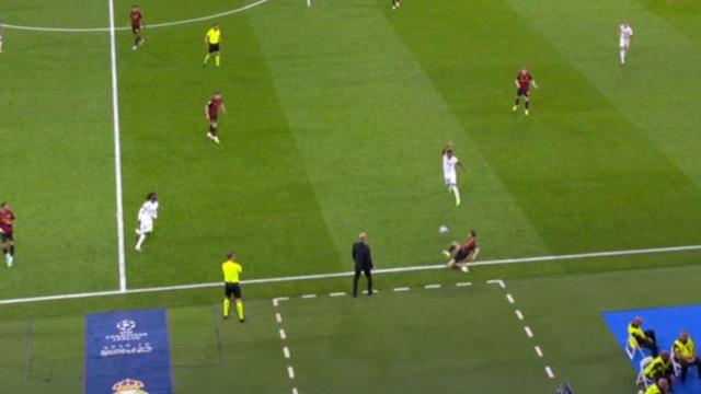 Posible salida del balón antes del gol del City