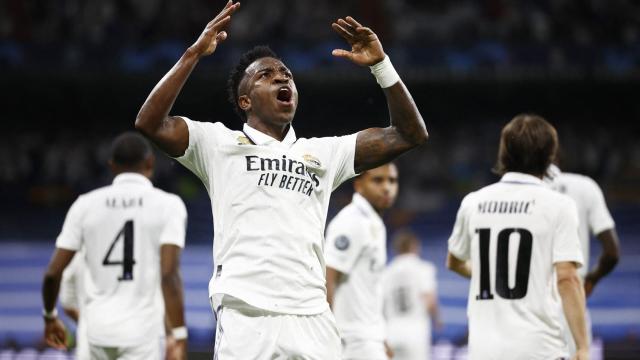 Vinicius Júnior, levantando a la grada del Santiago Bernabéu