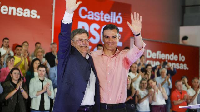 Ximo Puig, junto a Pedro Sánchez, en el mitin de Castellón en el que ha cargado contra Ayuso.