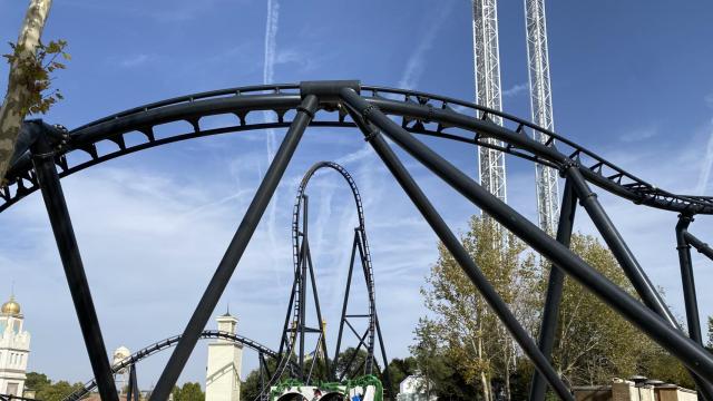 La nueva montaña rusa de Batman en el parque Warner.