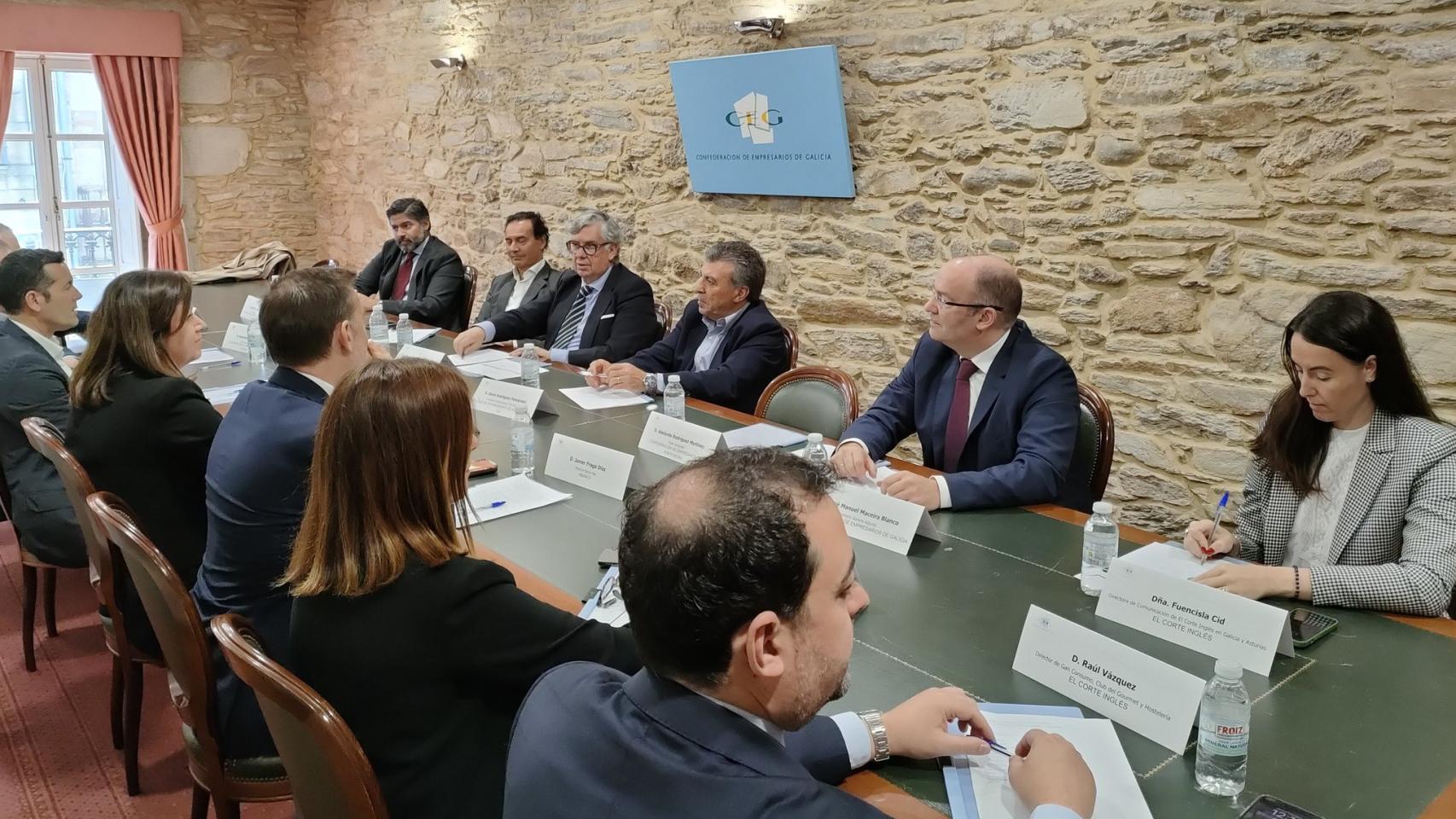 Reunión de la Comisión Mar-Industria de la patronal gallega.
