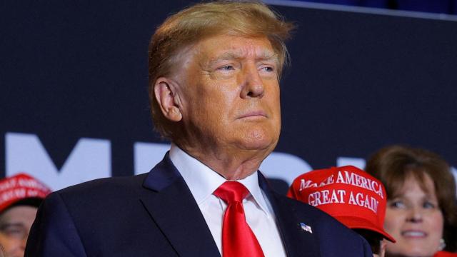 El expresidente de Estados Unidos y candidato presidencial republicano Donald Trump en un evento de campaña de New Hampshire, EEUU, en abril de 2023.