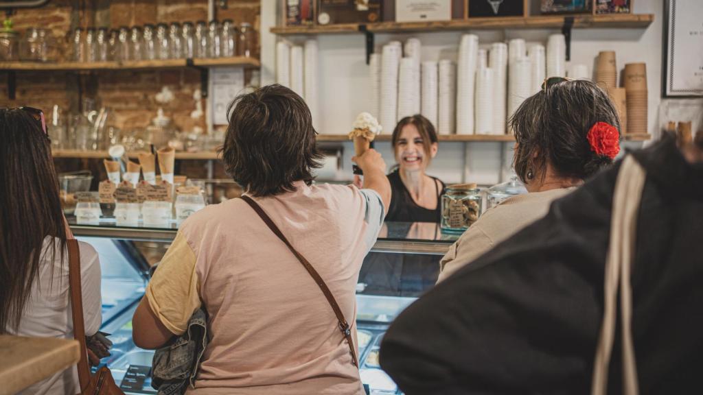 En Mamá Elba se forman colas kilométricas para comprar helados.
