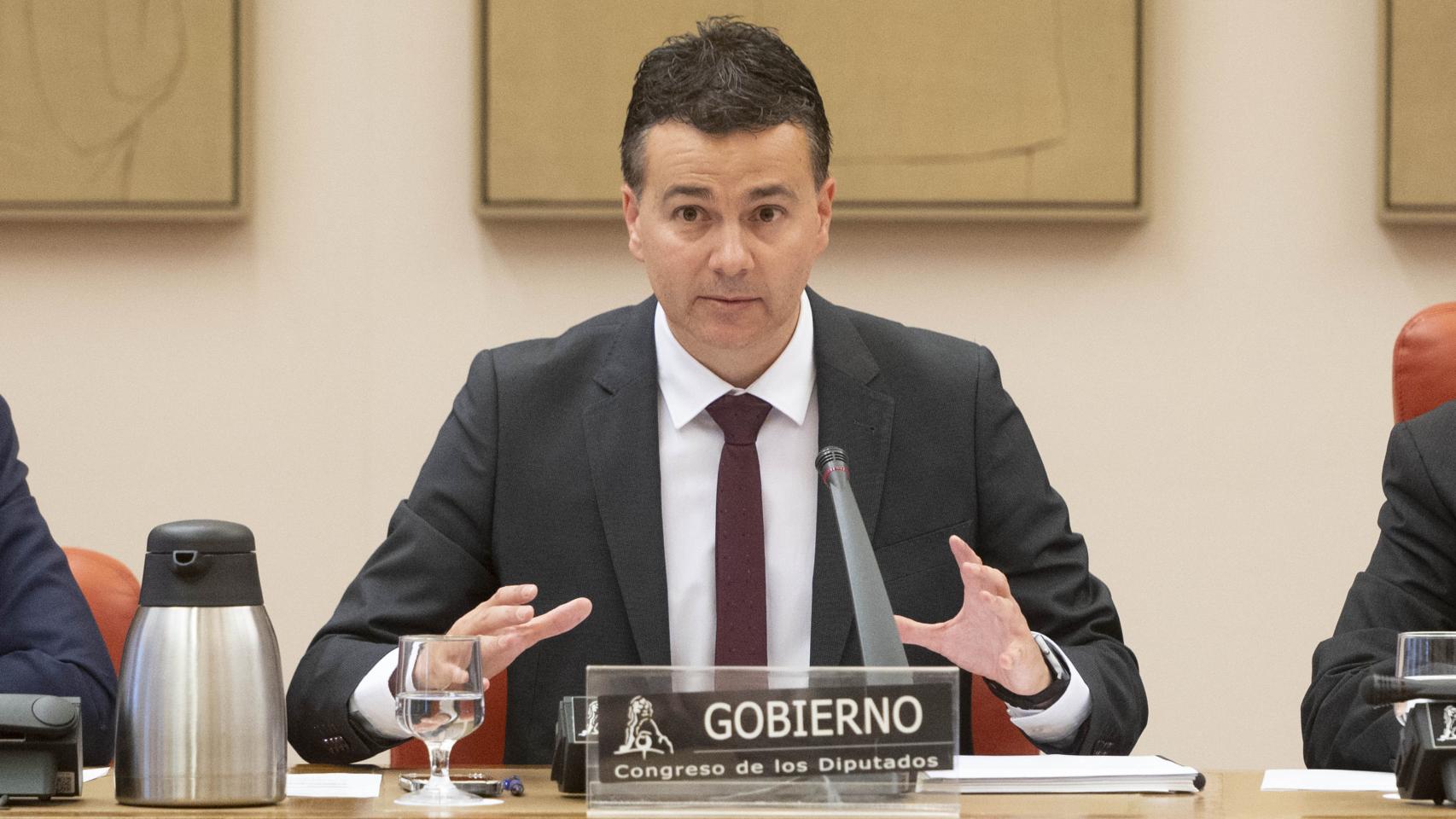 El ministro de Industria, Comercio y Turismo, Héctor Gómez, durante la Comisión de Industria, Comercio y Turismo, en el Congreso de los Diputados, a 10 de mayo de 2023, en Madrid (España).