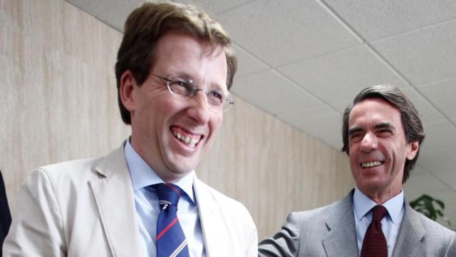 El alcalde de Madrid, José Luis Martínez-Almeida, y el expresidente José María Aznar en un acto conjunto en 2019.